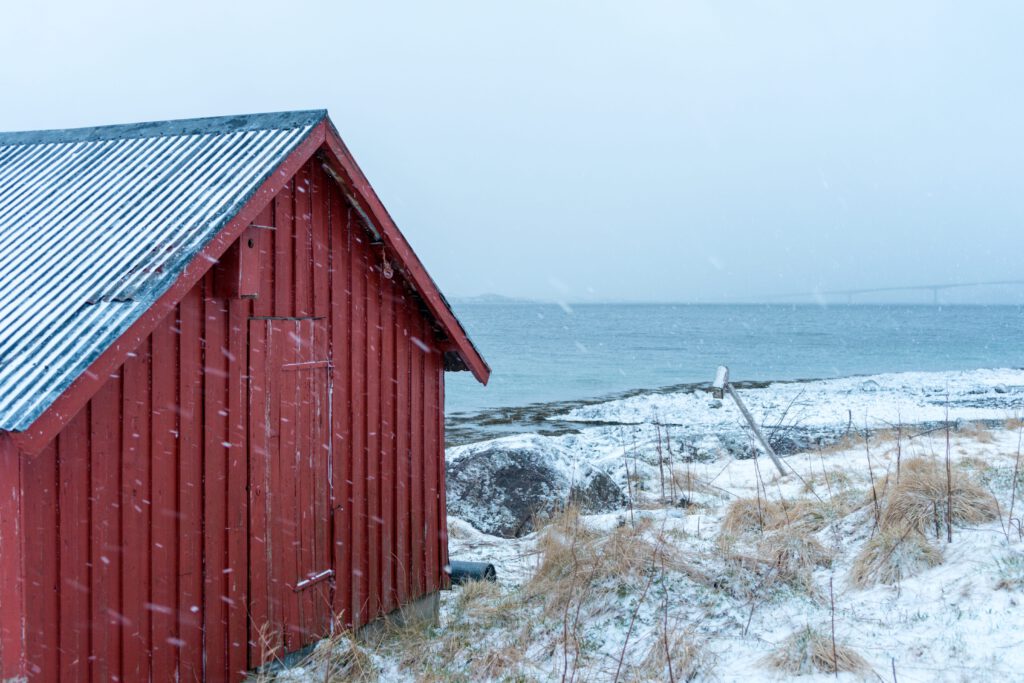 Hütte am Strand in Norwegen